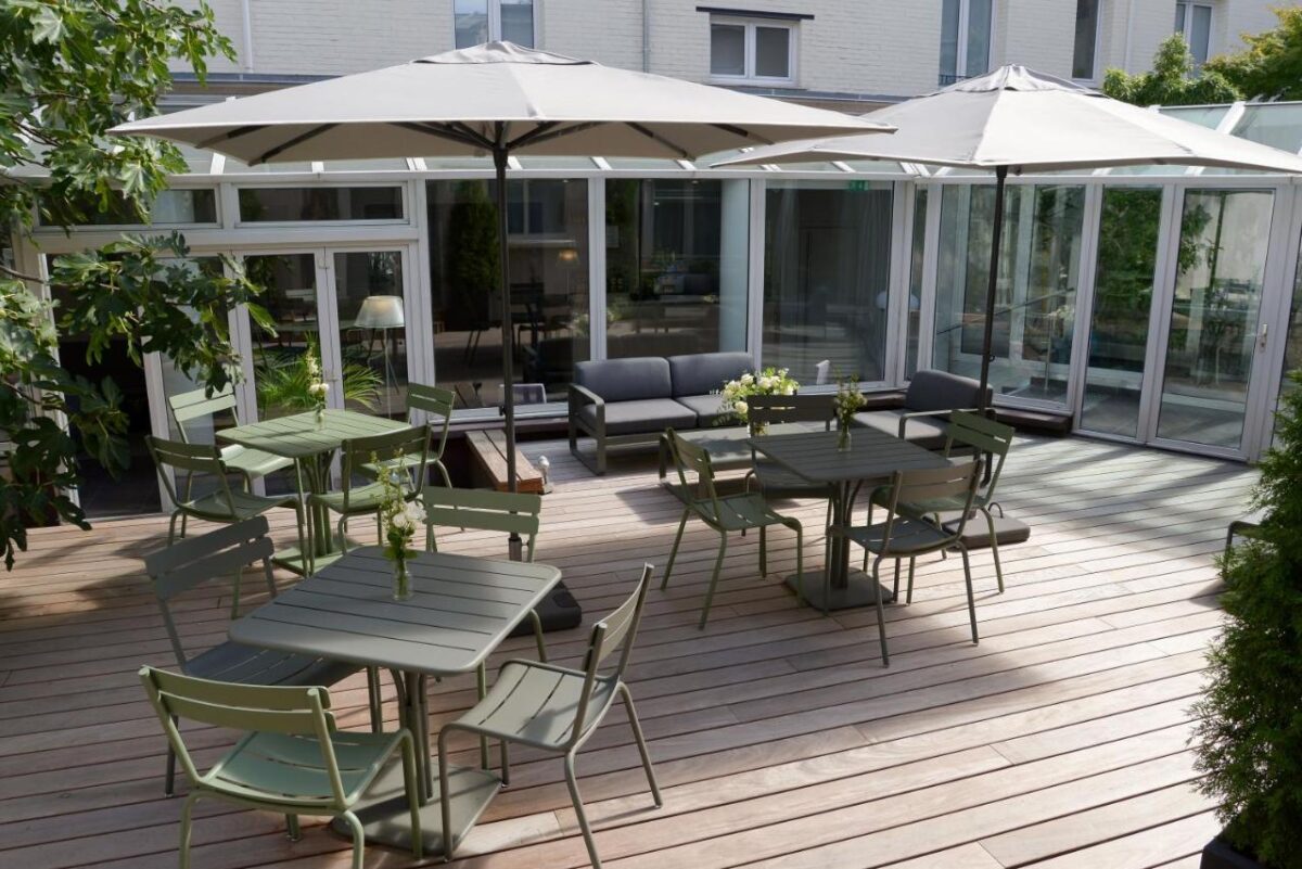 Hôtel Saint-Charles with an aesthetic outdoor dining