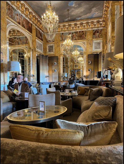 The interior design of Les Ambassadeurs is a combination of elegance and grandeur