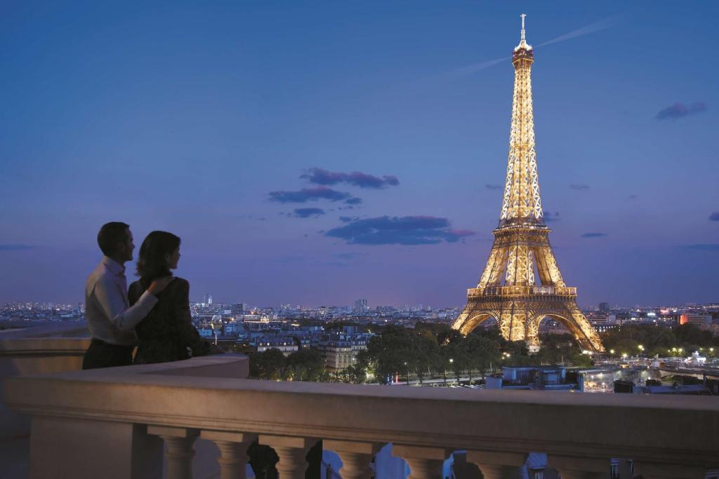 The Shangri-La Paris is renowned for its opulence and grandeur, which resonates through its lavishly decked-out rooms and suites. All 81 rooms, including 36 suites, offer an unmatched view of the Eiffel Tower, La Seine, or the hotel's French garden.