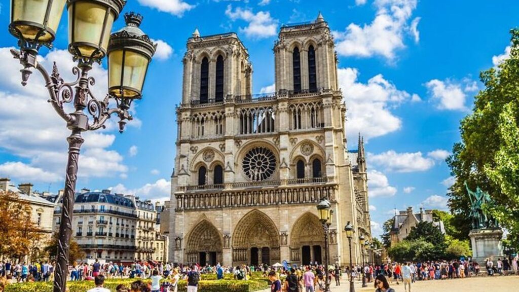 Paris: Notre Dame Tour Review