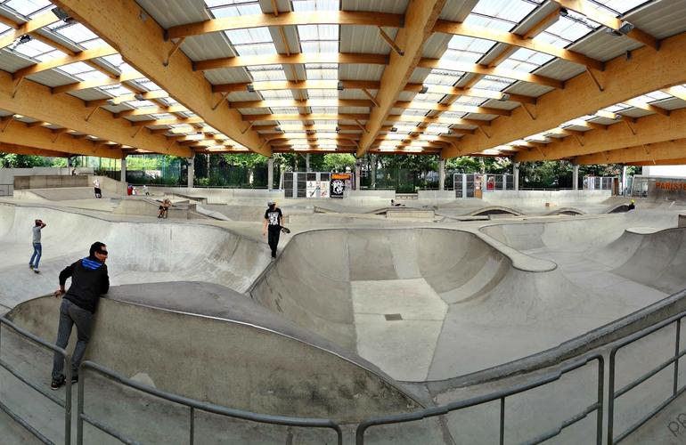 Rollerblade lesson at EGP 18 skatepark