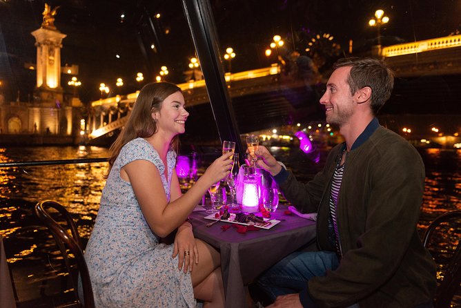 Paris Seine River Dinner Cruise with Glass of Champagne and Photo Souvenir Review