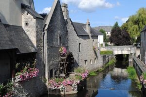Small-group round-trip transfer from Paris to Bayeux Review