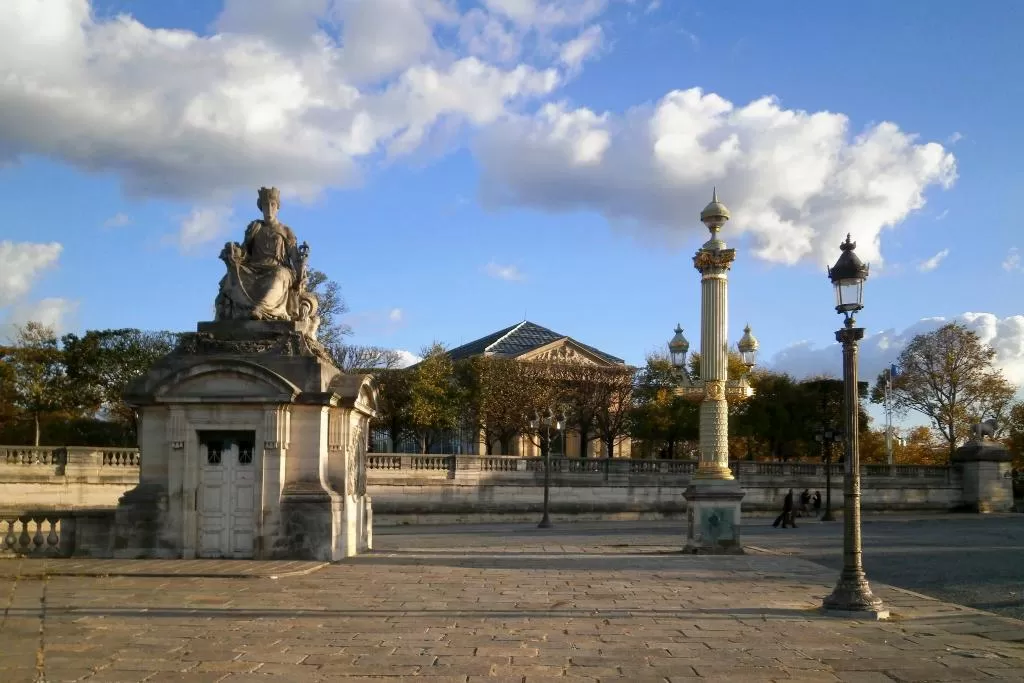 Le Meurice – Dorchester Collection with a nearby attraction of the Musée de l'Orangerie