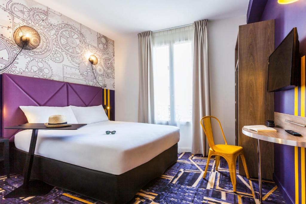 ibis Styles Paris Mairie De Clichy is located in Clichy, 1.9 mi from central Paris and next to Mairie de Clichy Metro Station. It offers modern guest rooms with satellite TV and free WiFi access.