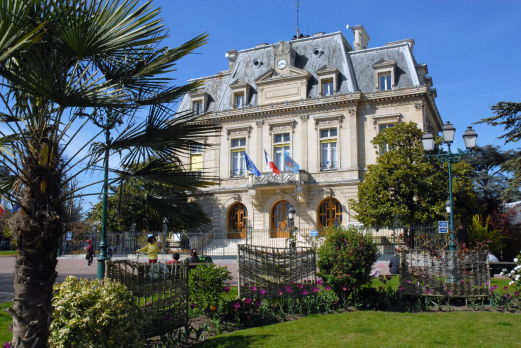 Nogent-sur-Marne is a peaceful suburb with lovely scenery and delightful architecture. This tranquil area is well-connected by RER trains, making it an ideal base for those seeking a quiet retreat while visiting Paris.