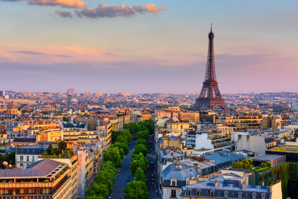 France is a popular travel destination with a wide range of costs to suit different travelers. Whether you're looking for a budget-friendly vacation or a luxurious getaway, it's essential to understand the costs involved.