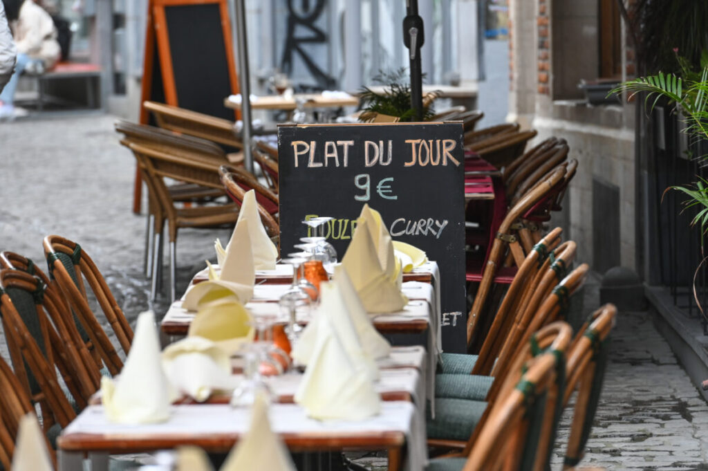 Paris is well-known for its exquisite culinary offerings and diverse range of cost of food in Paris of the dining establishments. In the City of Lights, lunch is usually an important meal of the day.