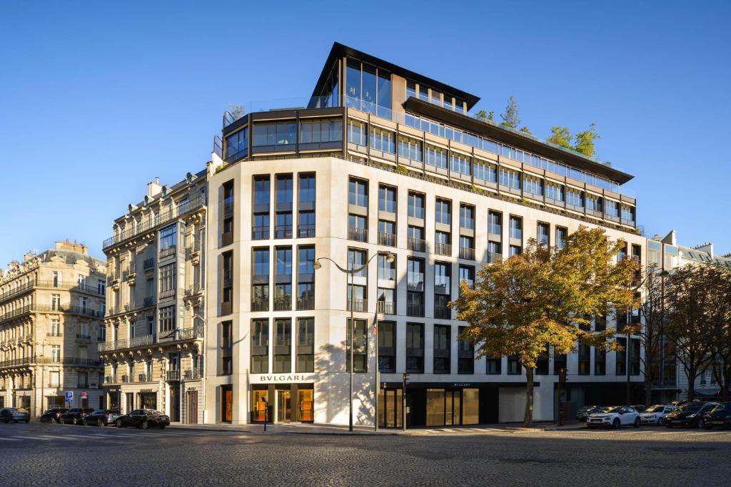 
Nestled in the heart of Paris, the Bvlgari Hotel Paris presents a marriage of Italian design and French sophistication.