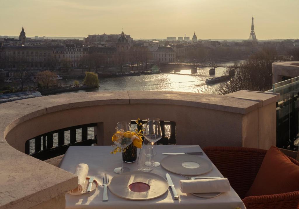 Cheval Blanc Paris prides itself on impeccable customer service which is evident in the highly personalized care provided to its guests.