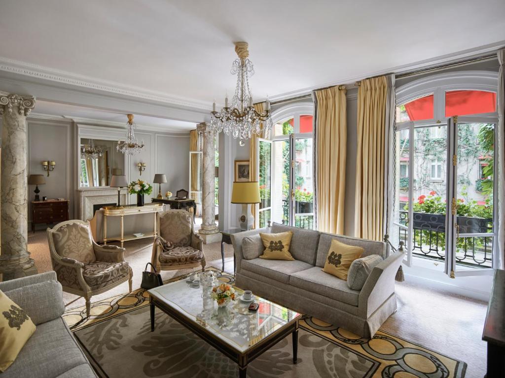 Hôtel Plaza Athénée is a Parisian gem boasting luxury, refinement and impeccable service. With room rates beginning at €1,100 for a double in peak season as well as the continental breakfast priced €48, it may not appeal to all travelers. 

