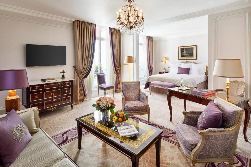 Hôtel Plaza Athénée has been an internationally renowned hotel for its history and luxury services, drawing affluent couples, families and business executives from across the world.