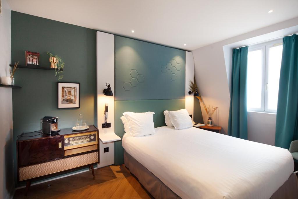 Experience a blend of classic charm and modern luxury at Renaissance Paris Vendome Hotel.