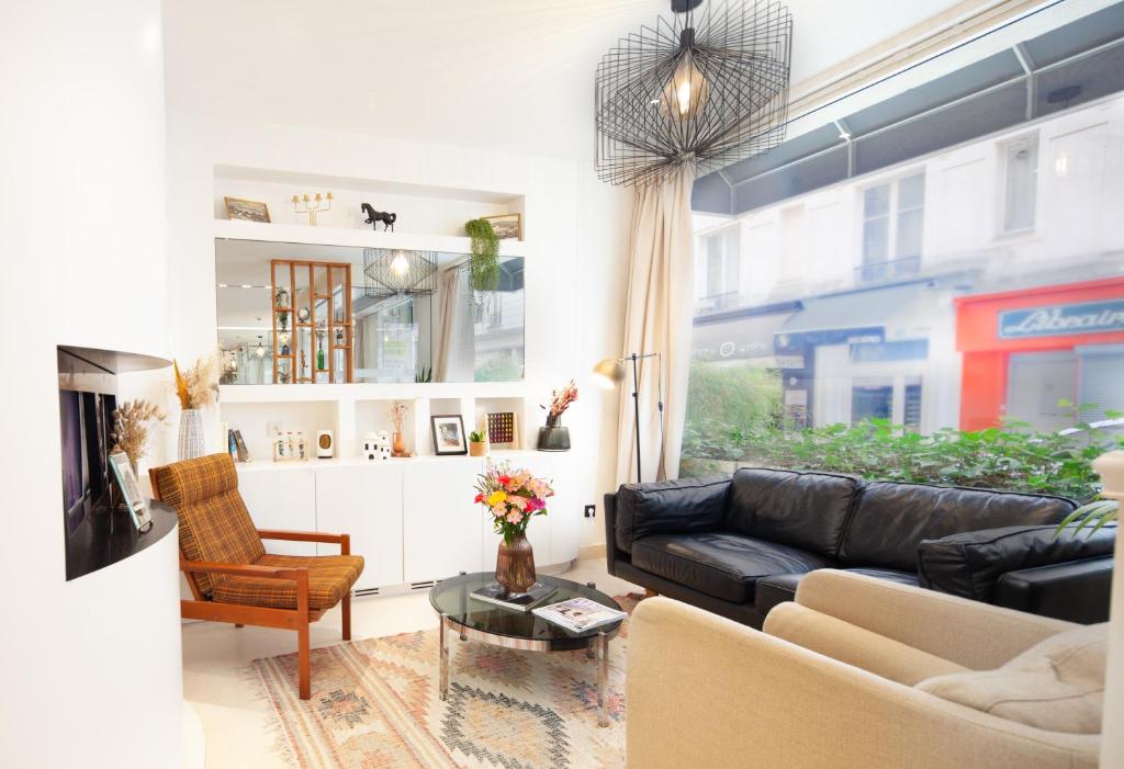 Nestled in the heart of Paris, Renaissance Paris Vendome Hotel carries the elegance expected of its prestigious Place Vendôme location.
