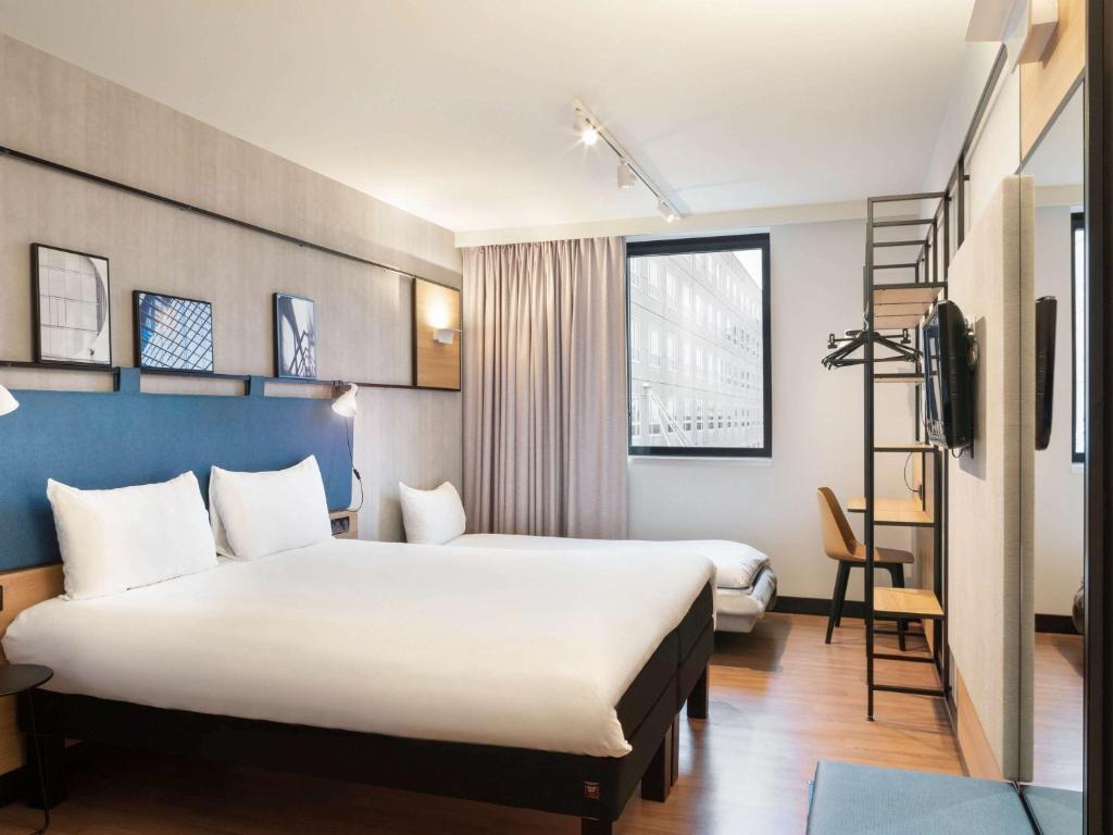 The Ibis Paris-CDG Airport hotel is conveniently situated near Paris-Charles de Gaulle Airport, one of the busiest international hubs in the world. 