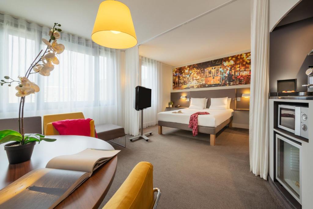 Novotel Suites Paris CDG Airport Villepinte is a prestigious hotel in the heart of Paris, just a few minutes from the Charles de Gaulle (CDG) Airport.