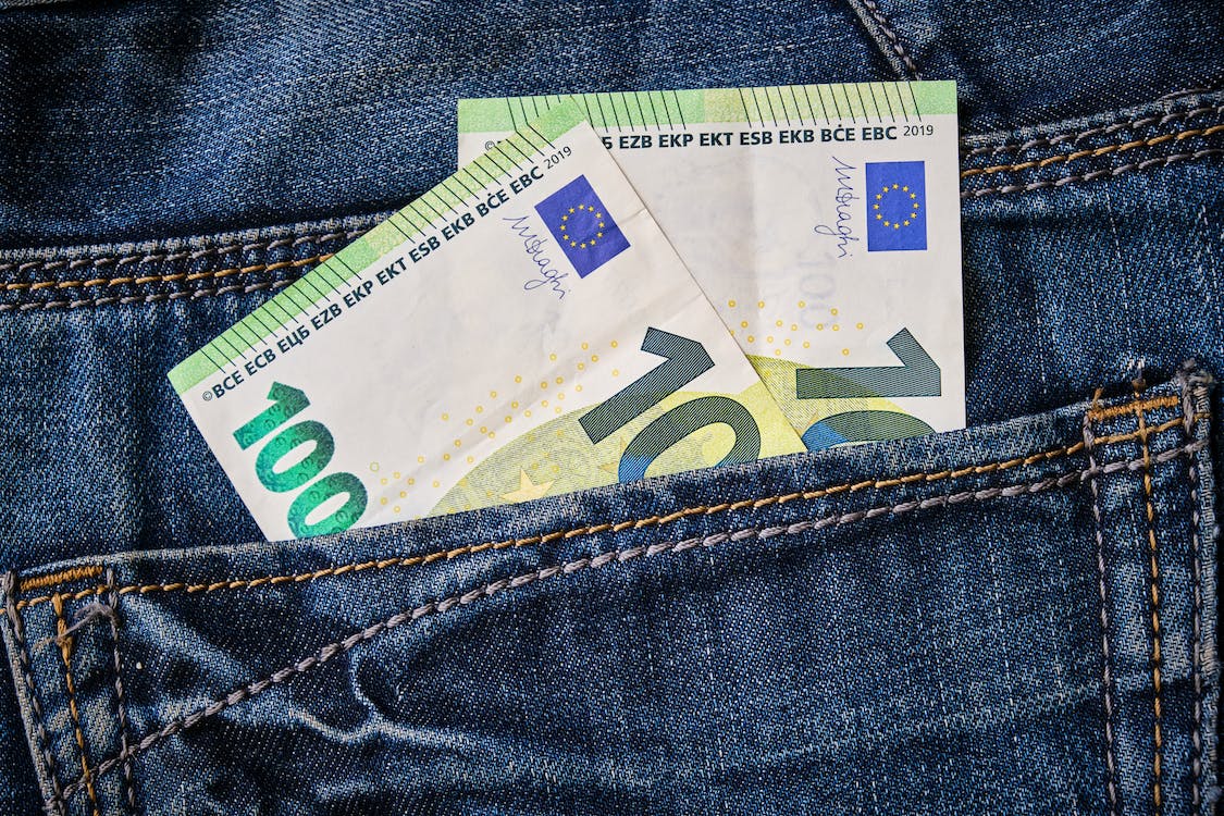 Avoid pick pockets while traveling