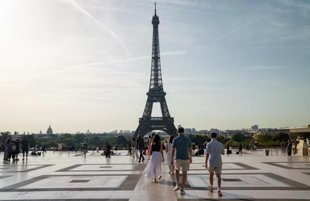 Located within walking distance of the Eiffel Tower, Trocadero and other iconic landmarks in Paris, the Pullman Paris Tour Eiffel offers an ideal setting for a memorable stay. 
