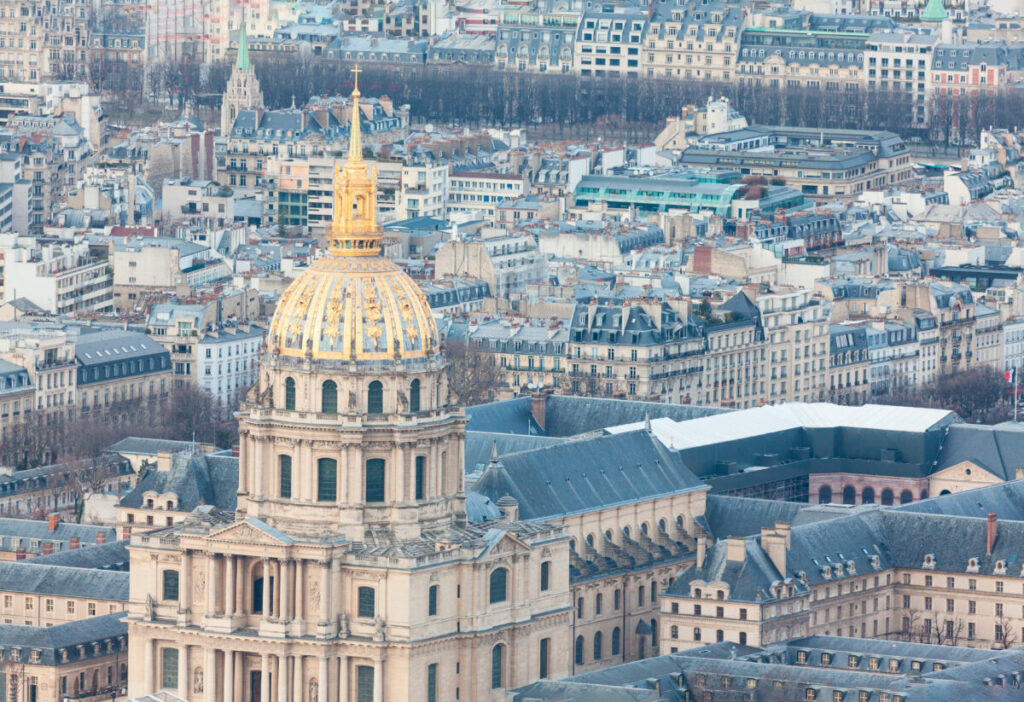 The 7th Arrondissement in Paris is a luxurious district known for its stunning attractions and upscale real estate.