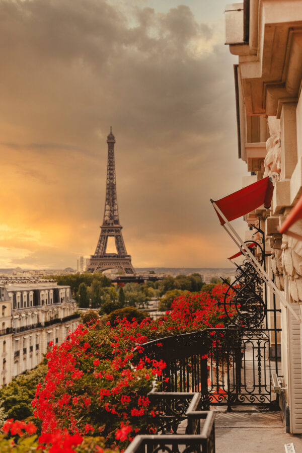 Situated on the elite Avenue Montaigne, the Hôtel Plaza Athénée welcomes guests to an unparalleled stay. With nearby attractions that include iconic monuments such as the Eiffel Tower and Arc de Triomphe within easy reach.
