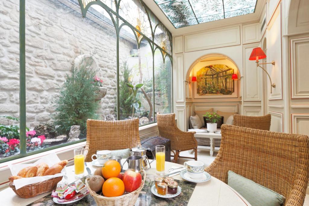 Monsieur George Hotel & Spa - Champs-Élysées pampers guests with a curated selection of premium amenities and services.