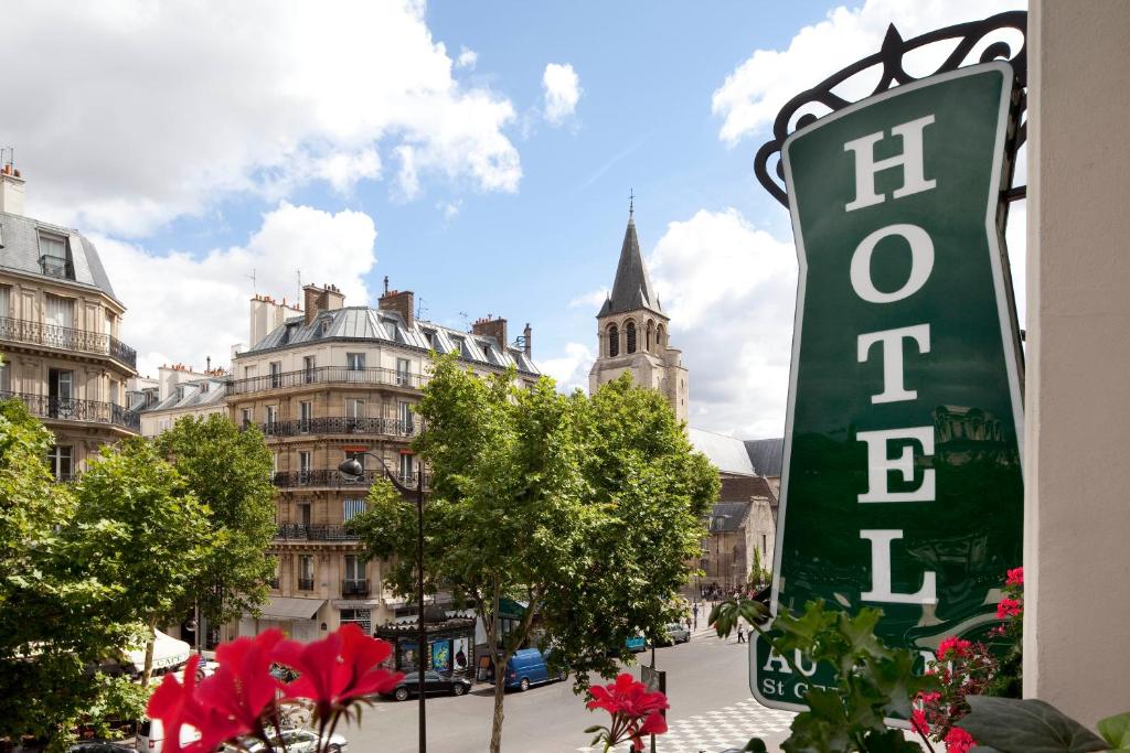 First Impressions: Monsieur George Hotel & Spa - Champs-Élysées greets guests with an aura of refined elegance, seamlessly fusing modern luxury and Parisian charm in its exquisite design.