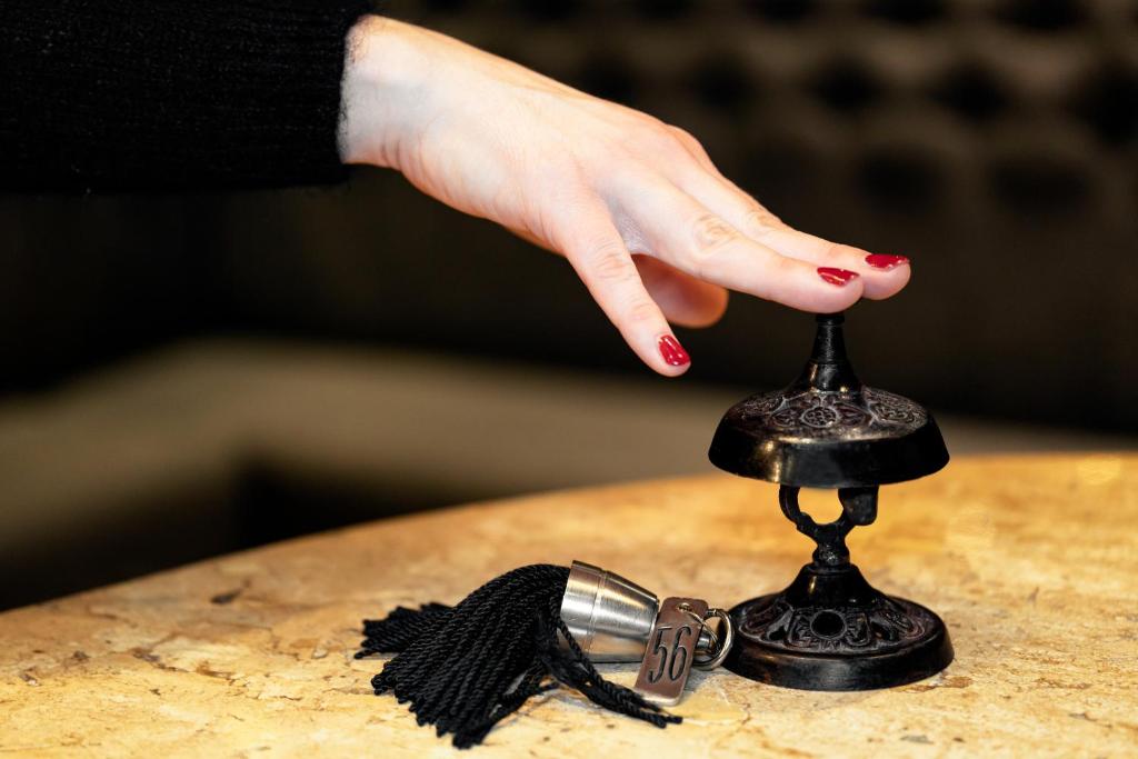 An immersive glimpse into the welcoming lobby experience at B Montmartre Hôtel.