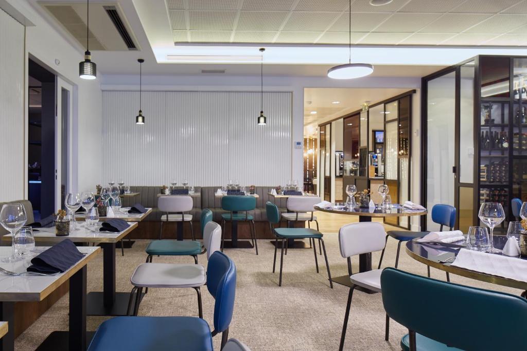 Guest reviews for Best Western Plus Paris Meudon Ermitage consistently highlight its modern amenities, comfortable rooms, and friendly staff.
