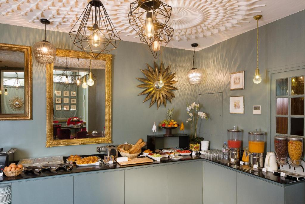 Hôtel TROCADERO LA TOUR Best Western Premier stands out as a compelling choice for discerning travelers, offering a harmonious balance between premium amenities and competitive pricing.