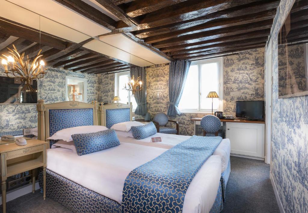 Dauphine Saint Germain's rooms exude classic charm and comfort, featuring tasteful decor and thoughtful amenities.