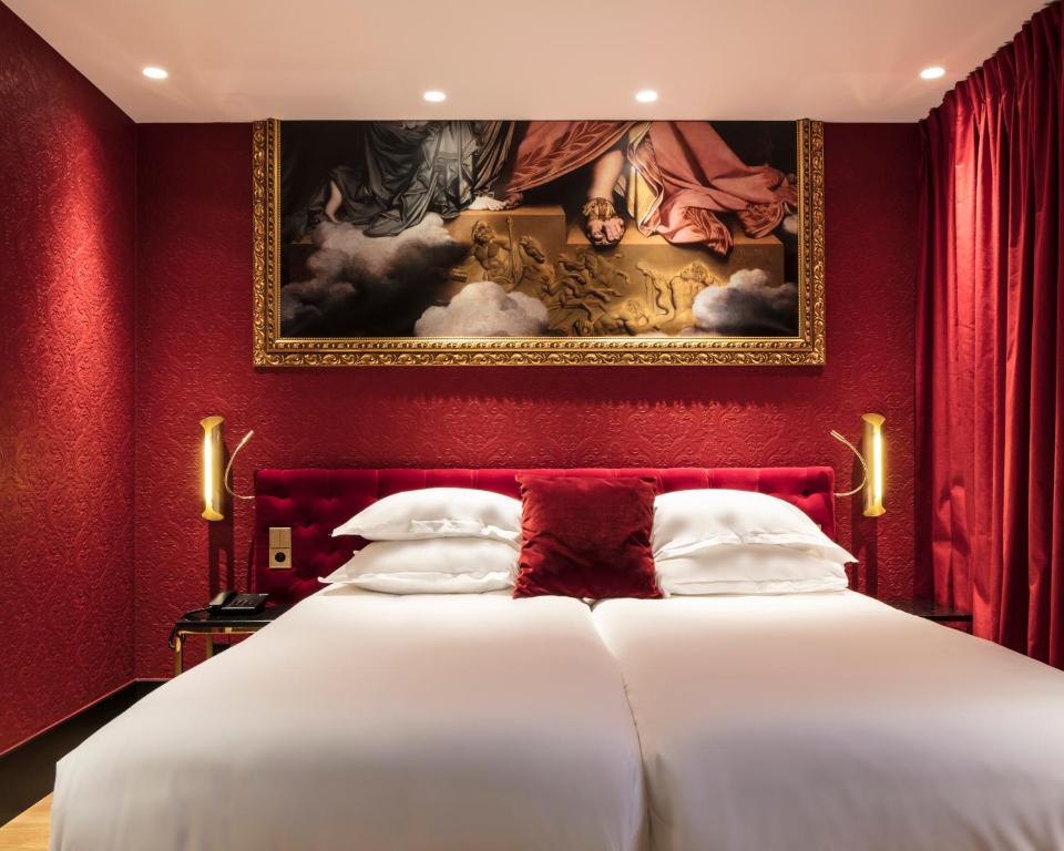 The rooms at Hotel Eiffel Petit Louvre boast a harmonious fusion of luxury and practicality, with tasteful decor, plush bedding, and modern amenities ensuring a comfortable stay.