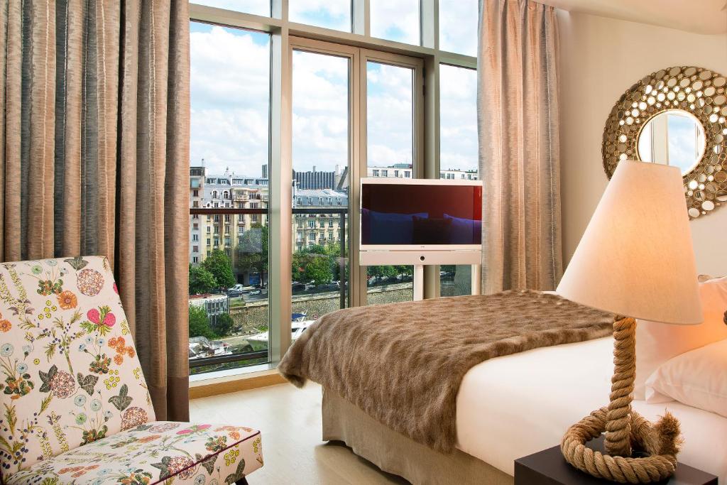 Goralska Résidences Hôtel Paris Bastille's rooms are thoughtfully appointed with modern conveniences and elegant touches.