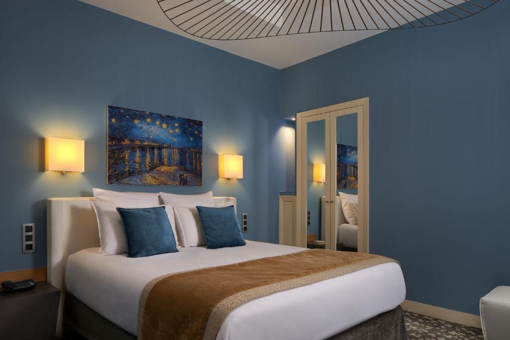 Grand Hôtel Malher captivates with its historic charm and inviting facade, offering a timeless first impression that transports guests to a bygone era.