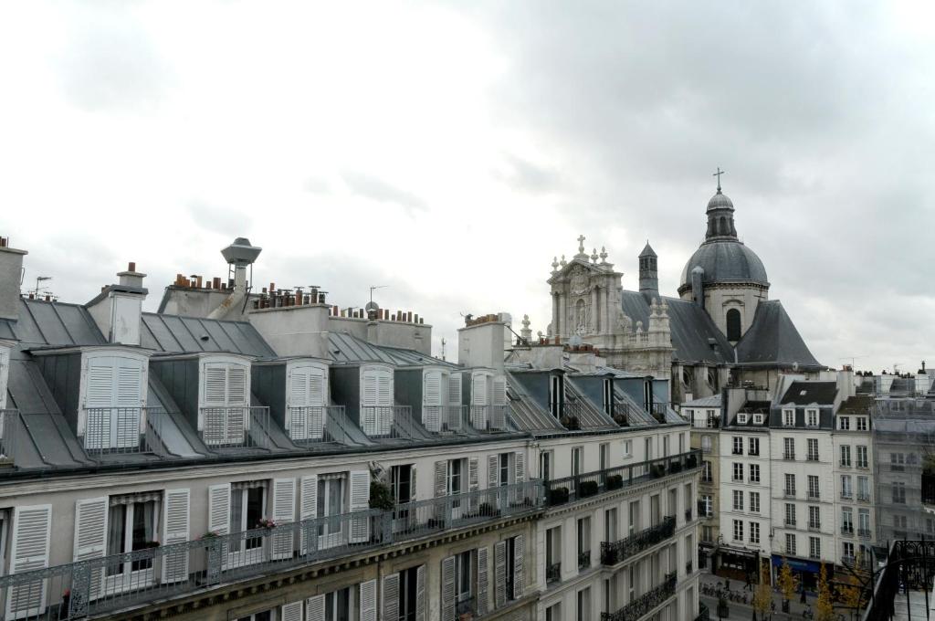 Grand Hôtel Malher enjoys a prime location in the heart of Paris, nestled in a historic neighborhood near renowned attractions and vibrant cultural sites.