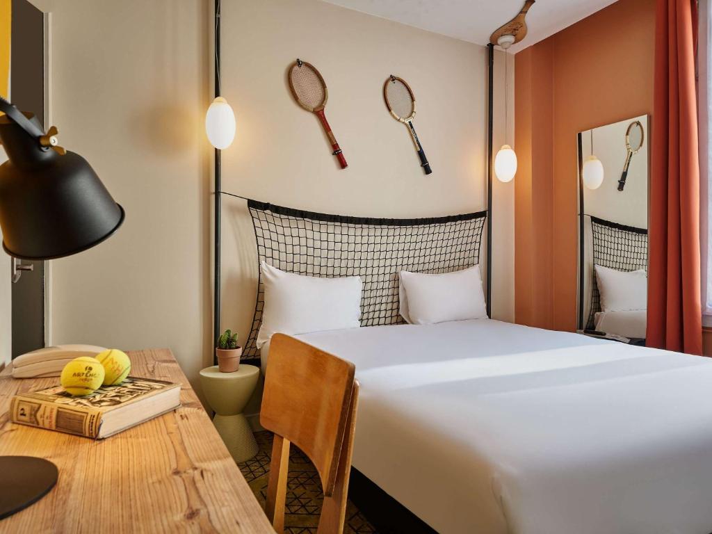 Greet Hotel Boulogne Billancourt in Paris offers thoughtfully designed rooms with a harmonious mix of modern amenities and Parisian charm.