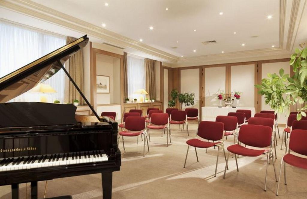 While I don't have access to real-time data, as of my last knowledge update in January 2022, I can't provide specific guest reviews for Hôtel Bedford Paris. For the latest and most accurate guest reviews, I recommend checking popular review platforms such as TripAdvisor, Google Reviews, or the hotel's official website.