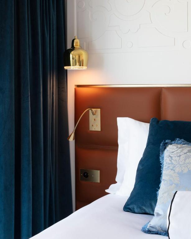 A visual snapshot comparing prices at Hotel Bowmann, Paris.