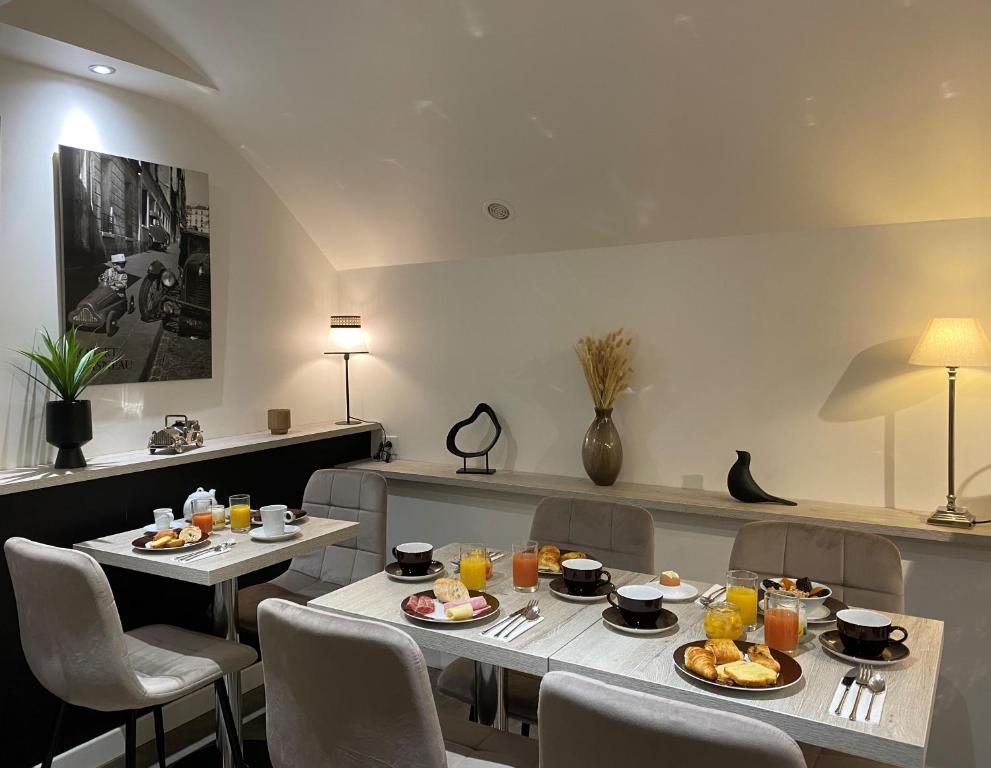 Hôtel de la Paix Tour Eiffel offers a curated selection of premium amenities and services to enhance the overall guest experience.