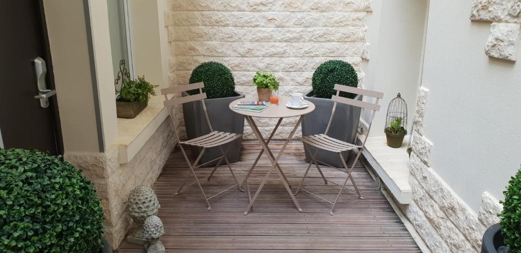 Hôtel de la Paix Tour Eiffel offers competitive pricing, providing excellent value for money, especially given its prime location and modern amenities.