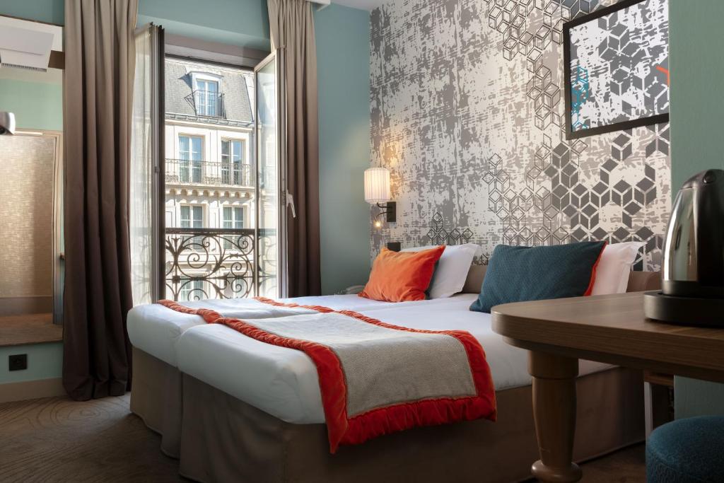 xplore budget-friendly accommodation options with a guide to the best cheap hotels in Paris.
