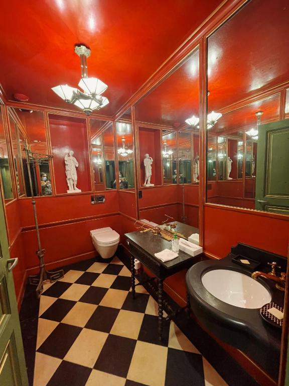 Hôtel du Vieux Marais offers a range of amenities to enhance the guest experience, potentially including complimentary Wi-Fi, a cozy breakfast area, and personalized concierge services.