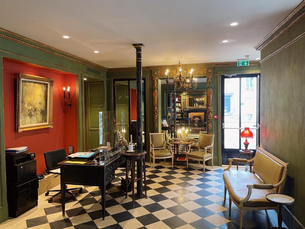 Hôtel du Vieux Marais captivates with a charming first impression, its historic facade nestled in the heart of the Marais district.