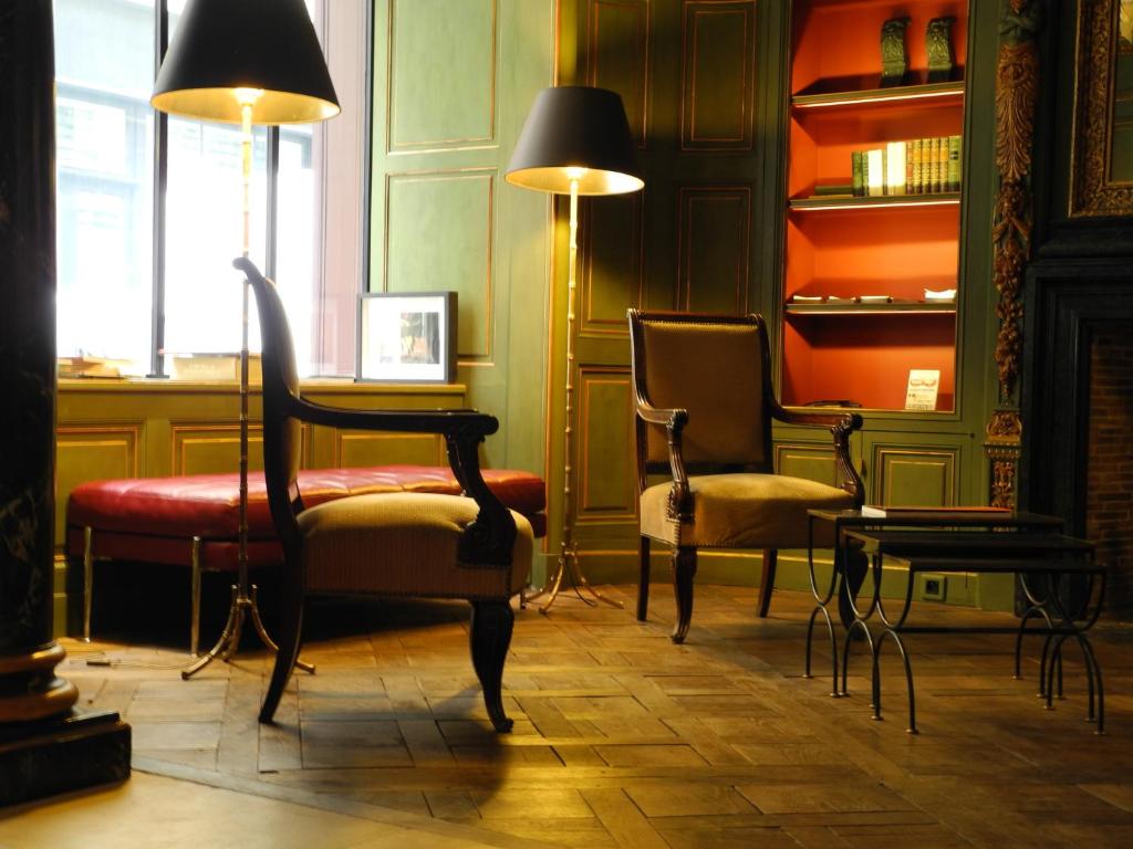 Embark on a smart journey of Hôtel du Vieux Marais price comparison, revealing a harmonious blend of affordability and the rich experience offered in the heart of historic Paris.