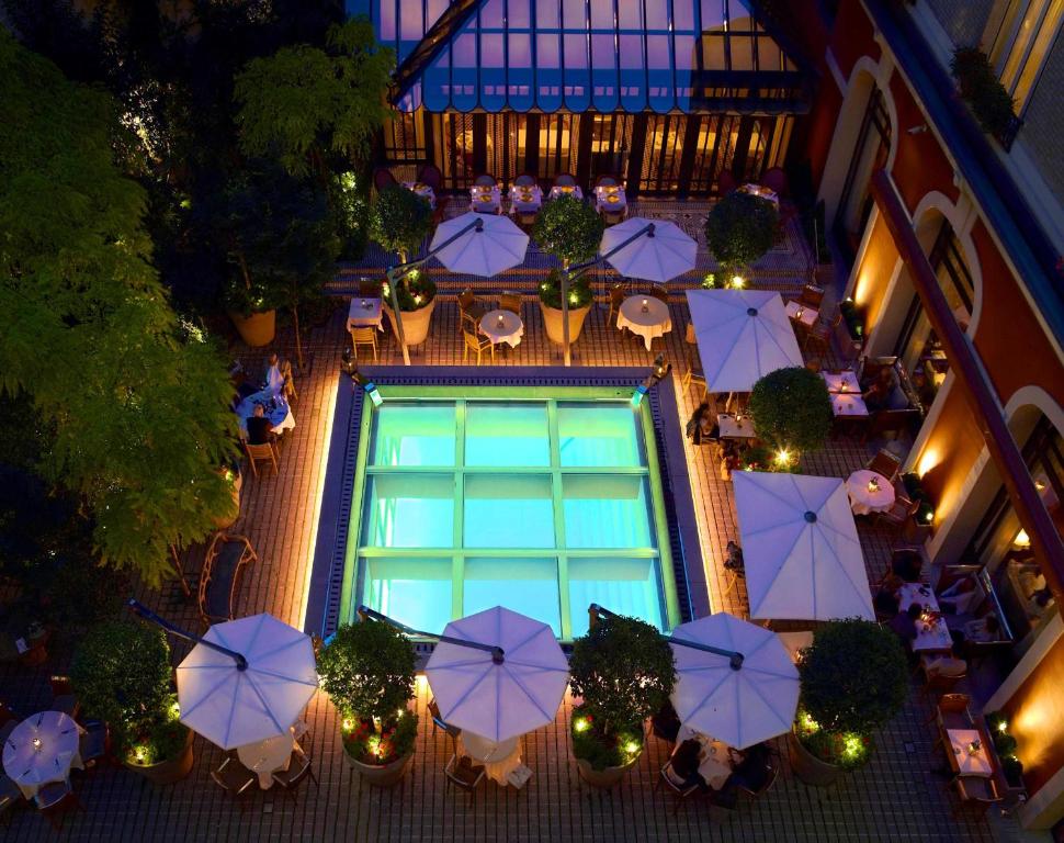 Hôtel Le Royal Monceau Raffles Paris is acknowledged for its premium pricing that aligns with the opulent experience it offers. While the rates may be higher compared to some, many guests attest that the value for money is justified by the exceptional level of luxury, personalized service, and unique offerings, including its notable art collection.