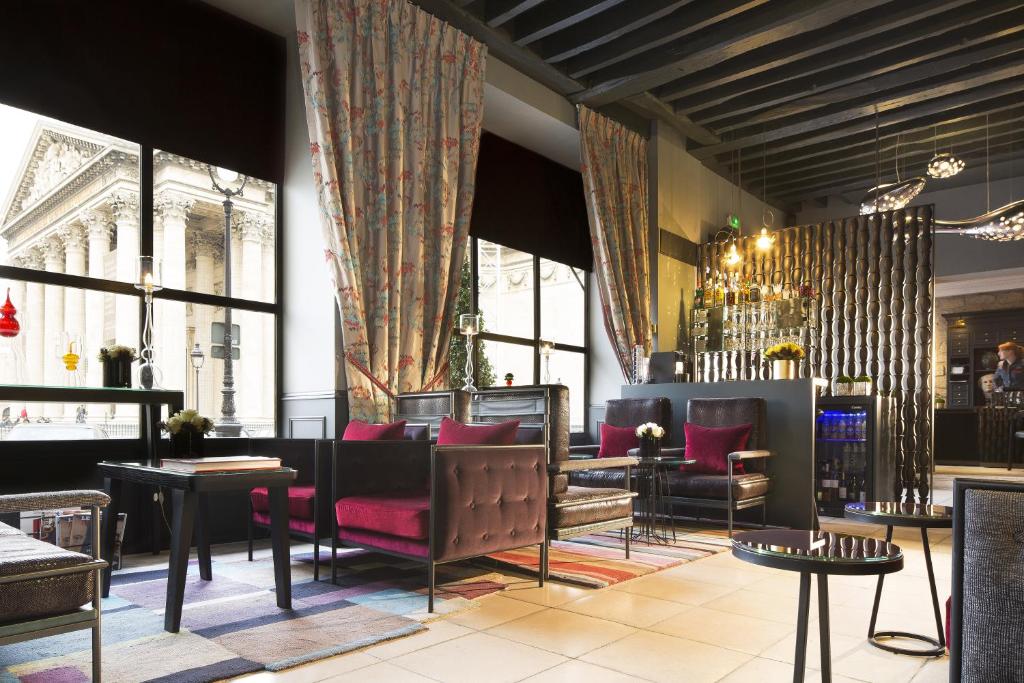 Experience unparalleled hospitality and customer service at Hôtel Les Dames du Panthéon in Paris.