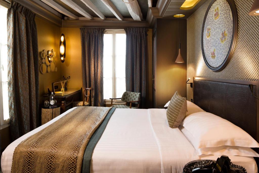 Savor an exquisite dining experience at Hôtel Les Dames du Panthéon, where culinary delights meet elegant ambiance.