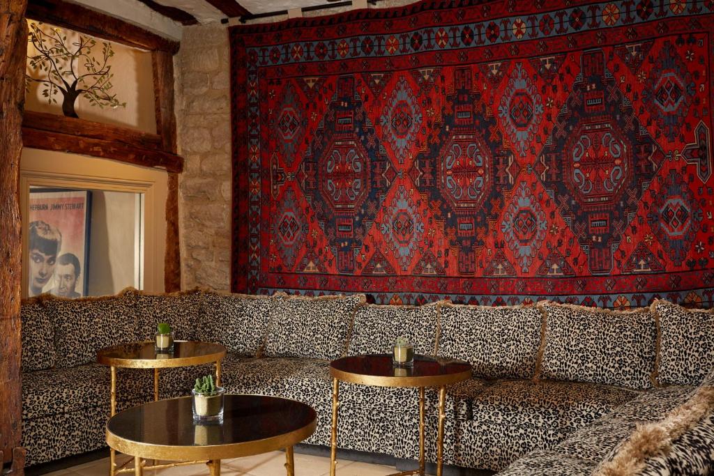 Guests are likely to find a harmonious combination of luxury and convenience, adding to the overall allure of the Hotel Saint Germain experience in the heart of Paris.