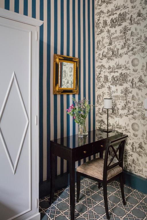 An engaging snapshot representing the collective sentiment of guest reviews for Hotel Saint Germain in Paris.