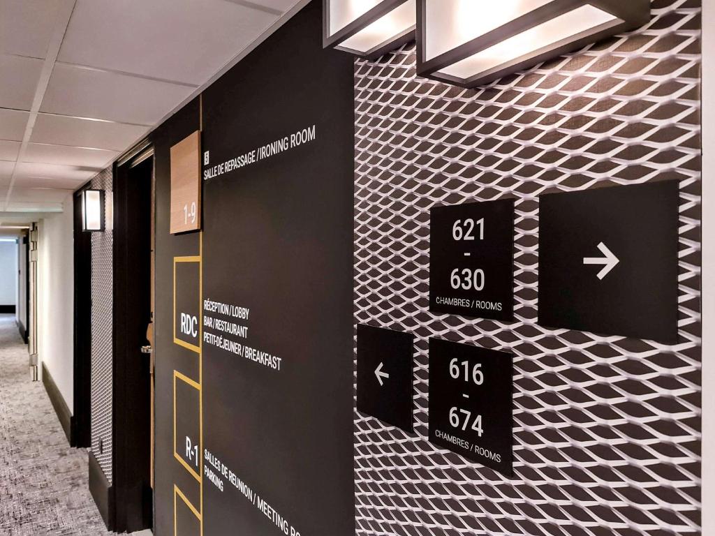 Ibis Paris Tour Eiffel Cambronne 15ème typically offers competitive pricing, providing good value for money.