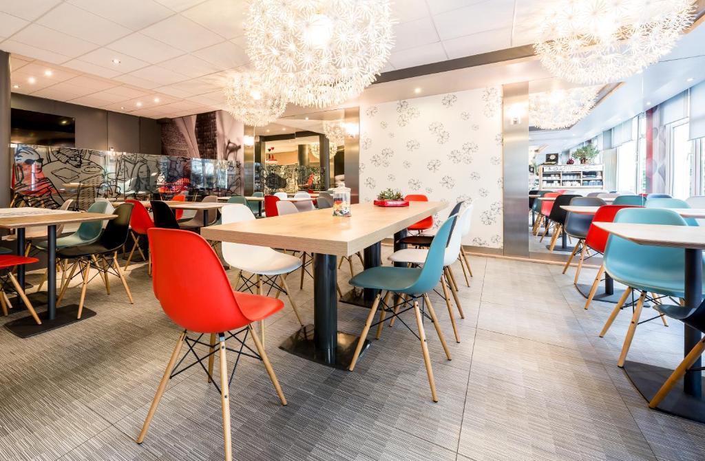 Ibis Paris Porte de Vanves Parc des Expositions provides a range of amenities and services to enhance the overall guest experience.
